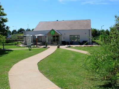 © HÔTEL - CAMPANILE BESANCON NORD – ECOLE VALENTIN