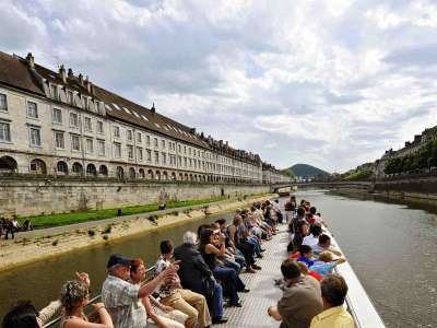 © BATEAU DE BESANCON
