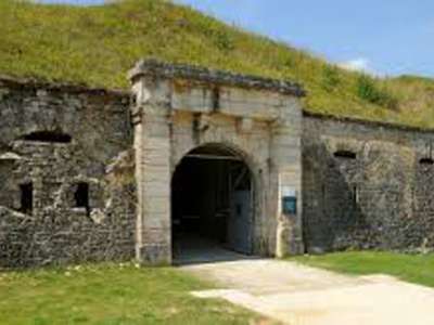 © LES OUVRAGES FORTIFIES : MONTFAUCON